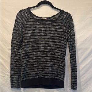 Kut from the Kloth women’s super cute Black and Gray Crew Neck top